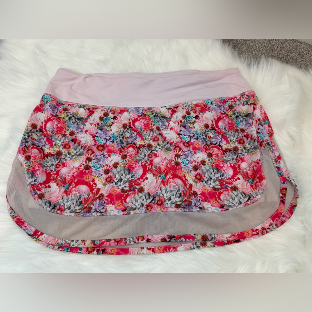 LULULEMON Hotty Hot Running Skirt Skort SIZE 6. PINK FLORAL